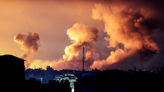 Israël a intensifié ses bombardements sur la bande de Gaza au soir du 27 octobre 2023. Crédit photo: AA