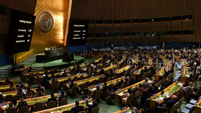 L'Assemblée générale des Nations Unies vote en faveur d'une "trêve humanitaire immédiate" à Gaza, à l'ONU à New York, le 27 octobre 2023. Crédit photo: ANDREA RENAULT / AFP