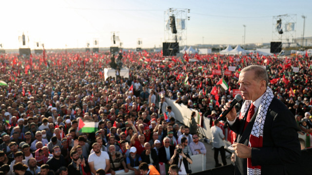 Le président turc Recep Tayyip Erdogan s'exprimant lors du "Grand Rassemblement pour la Palestine" à l'aéroport Ataturk d'Istanbul, en Turquie, le 28 octobre 2023. Crédit Photo: AA
