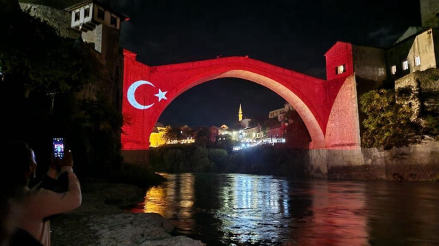Türkiye'nin de girişimleriyle aslına uygun olarak inşa edilen köprü, 2004'te yeniden açıldı.