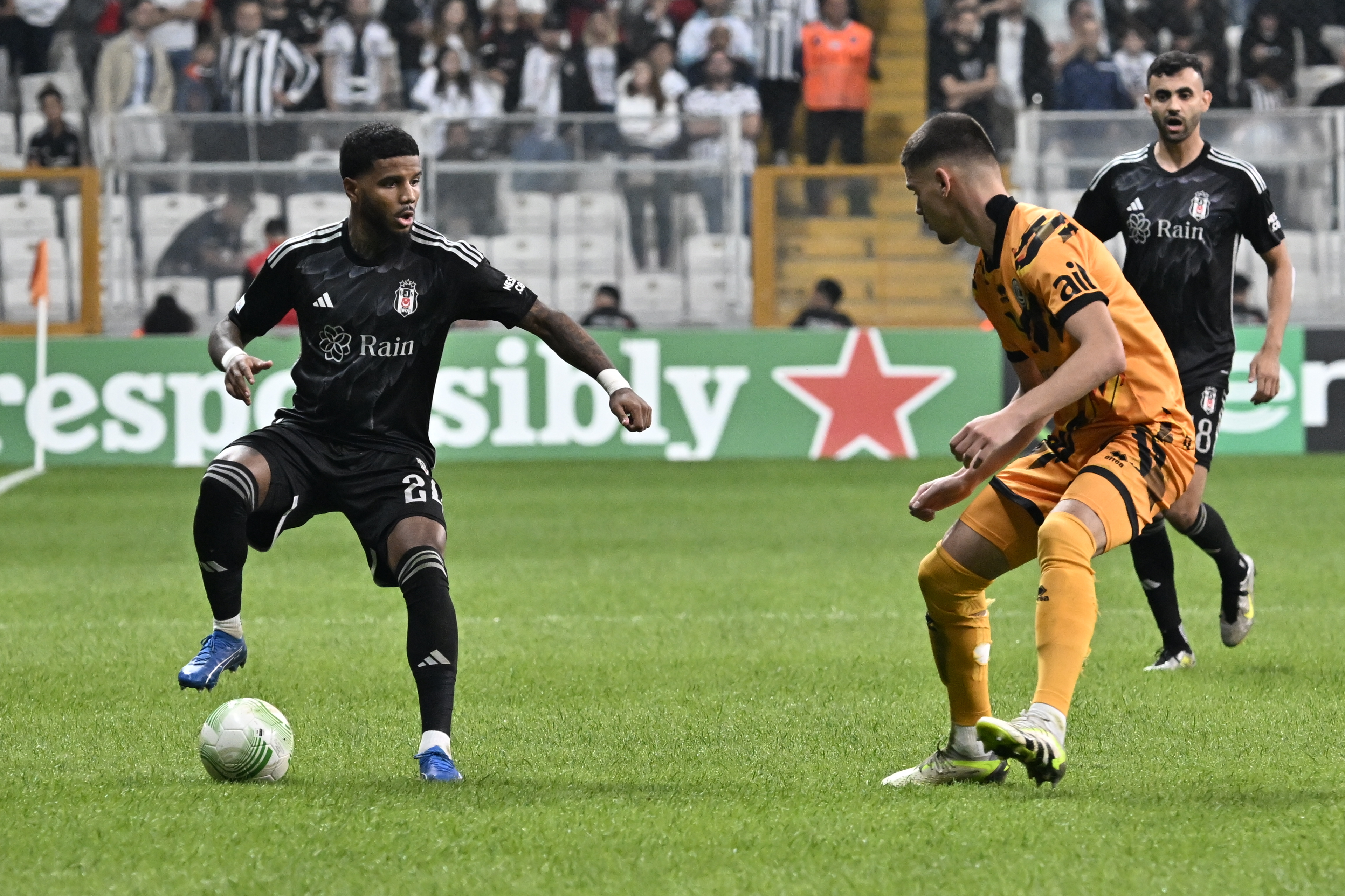 Beşiktaş ta Valentin Rosier Gaziantep FK kadrosundan çıkartıldı