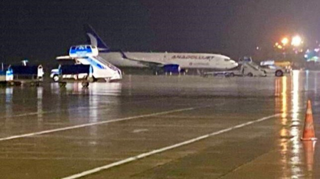 Trabzon’a sağlıklı bir şekilde iniş yağan uçağın yolcuları Rize’ye karayolu vasıtası ile gönderildi.