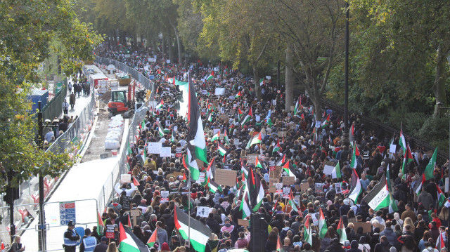 İngiltere'nin başkenti Londra'da Filistin'e destek gösterisi düzenledi. 