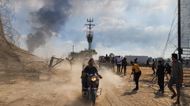 Groupes de Palestiniens à Gaza, le 07 octobre 2023. Crédit photo: AA