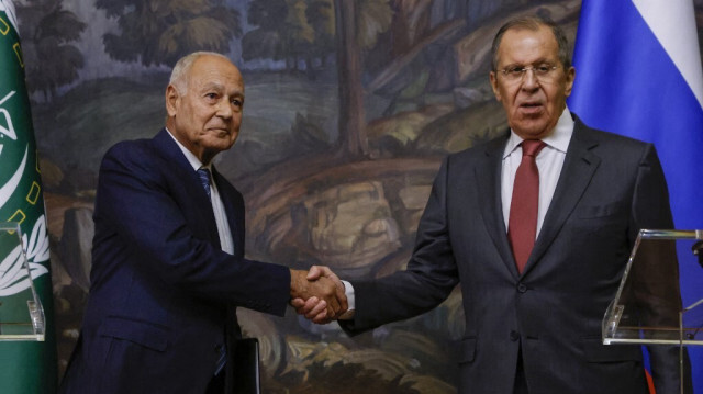 Le secrétaire général de la Ligue arabe, Ahmed Aboul Gheit et le ministre des Affaires étrangères de Russie, Sergueï Lavrov, lors de la conférence de presse à Moscou, le 9 octobre 2023. Crédit photo: SERGEI ILNITSKY / POOL / AFP
