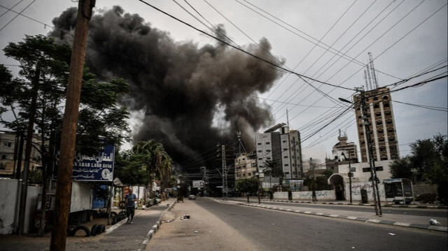 De la fumée s'élève après des frappes aériennes israéliennes à Gaza. Crédit photo: AA