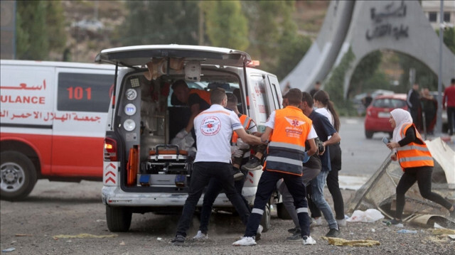 Filistin Kızılayı da Kalandiya'daki kontrol noktasında ağır yaralanan 3 Filistinlinin hastaneye sevk edildiğini açıklamıştı.