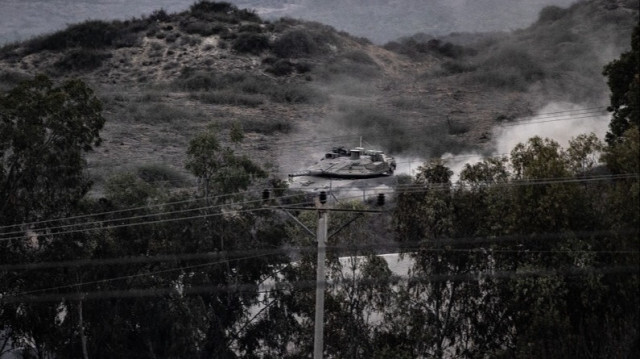 Des chars et des véhicules militaires appartenant à l'armée israélienne sont déployés à la frontière de la bande de Gaza le 31 octobre 2023. Crédit photo: AA