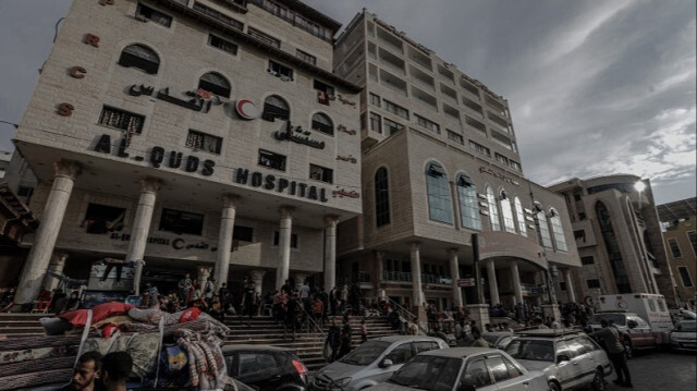 Les Palestiniens, qui ont quitté leurs maisons, se réfugient à l'hôpital Al-Quds dans la ville de Gaza alors que les attaques israéliennes se poursuivaient le 31 octobre 2023. Crédit photo: AA