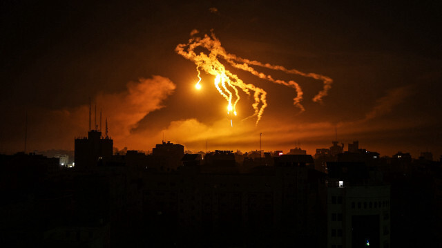 İsrail ordusunun Gazze Şeridi'ne yönelik havadan, denizden ve karadan düzenlediği saldırılar 26. gününde devam ediyor.