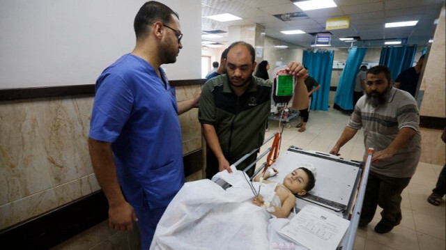 Des blessés palestiniens, dont des enfants, sont emmenés à l'hôpital des martyrs d'Al-Aqsa alors que les attaques israéliennes se poursuivent à Gaza le 9 novembre 2023. Crédit photo: AA