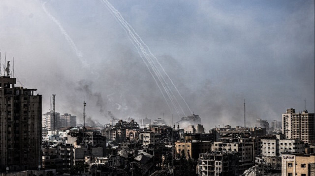 Des bombardements d'artillerie lourde israélienne ont ciblé l'ouest de la ville de Gaza. Crédit photo: AA