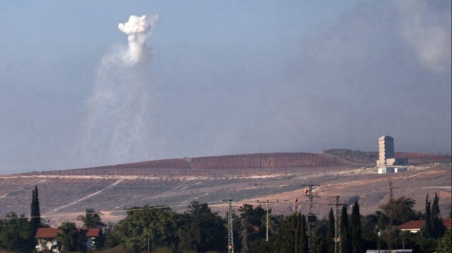 Un obus tiré par l'armée d'occupation, explosant au-dessus des collines du sud du Liban le 9 novembre 2023. Crédit photo: JALAA MAREY / AFP