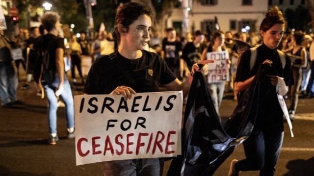 Des Israéliens manifestent pour exiger la libération des prisonniers à Tel Aviv le 4 novembre 2023. Crédit photo: AA