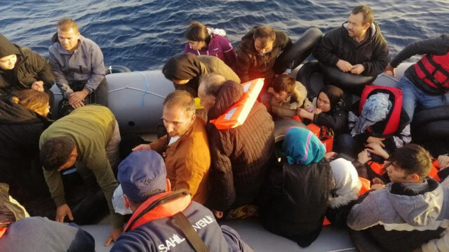 
Yunan unsurlarınca Türk karasularına itilen 132 kaçak göçmeni Sahil Güvenlik kurtardı