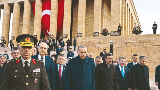 Türkiye Cumhuriyeti’nin kurucusu Mustafa Kemal Atatürk, ebediyete intikalinin 85’inci yılında Anıtkabir’de düzenlenen devlet töreniyle anıldı.
