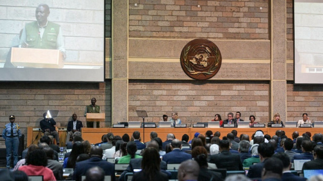 Le président kenyan William Ruto prend la parole lors de l'ouverture de la troisième session du Comité intergouvernemental de négociation sur la pollution par les plastiques à l'Office des Nations Unies, à Nairobi le 13 novembre 2023. Crédit photo: SIMON MAINA / AFP