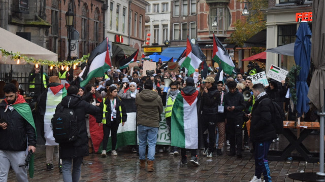 İsrail'in Gazze'ye saldırıları Hollanda'da protesto ediliyor.