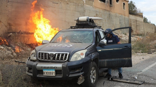 L'entité sioniste a attaqué des journalistes qui suivaient l'évolution de la situation dans la ville de Yaroun, à la frontière israélo-libanaise, le 13 novembre 2023. Crédit photo: AA