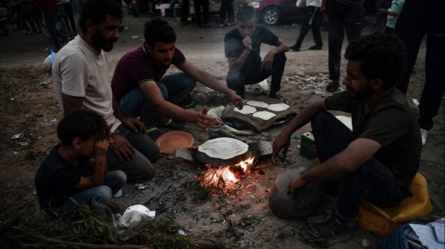 Les Palestiniens tentent de poursuivre leur vie quotidienne au milieu des attaques israéliennes à Khan Yunis, Gaza, le 13 novembre 2023. Crédit photo: AA