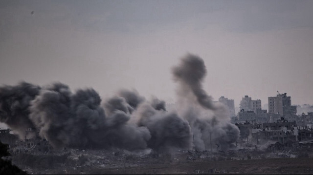 L’armée israélienne a poursuivi ses violents raids aériens sur le nord et le sud de la bande de Gaza le 14 novembre 2023. Crédit photo: AA