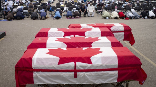 Les funérailles publiques des membres de la famille Afzaal au Centre islamique du sud-ouest de l'Ontario, le 12 juin 2021 à London, au Canada. Crédit photo: IAN WILLMS / GETTY IMAGES NORTH AMERICA / GETTY IMAGES VIA AFP
