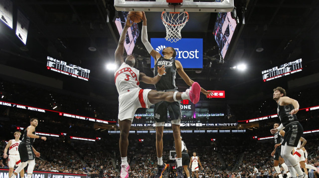 Amerikan Basketbol Ligi'nde (NBA) Milwaukee Bucks, Toronto Raptors'ı 128-112 mağlup etti.