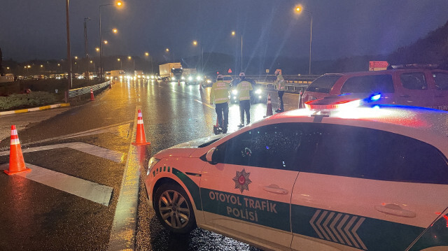 Anadolu Otoyolu Bolu Dağı Tüneli İstanbul yönü heyelan riski nedeniyle kapatıldı.