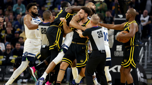 NBA'de Golden State Warriors-Minnesota Timberwolves maçında çıkan kavgaya karışan Warriors forveti Draymond Green, 5 maç men cezasına çarptırıldı.