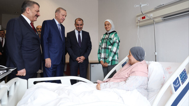 Cumhurbaşkanı Erdoğan, Gazze'den getirilen hastaları ziyaret etti.