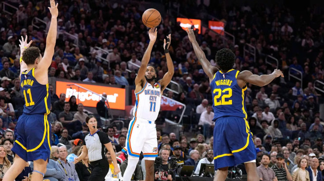 NBA’de Batı Konferansı ekiplerinin karşılaşmasında Oklahoma City Thunder, deplasmanda Golden State Warriors'ı 128-109 yenerek galibiyet serisini 3 maça çıkardı.
