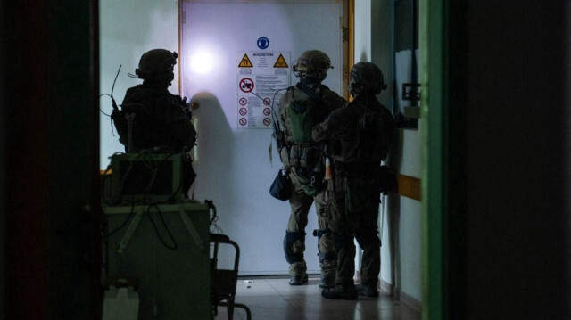 Des soldats israéliens menant des opérations à l'intérieur de l'hôpital Al-Shifa dans la ville de Gaza en Palestine, le 15 novembre 2023. Crédit photo: AFP