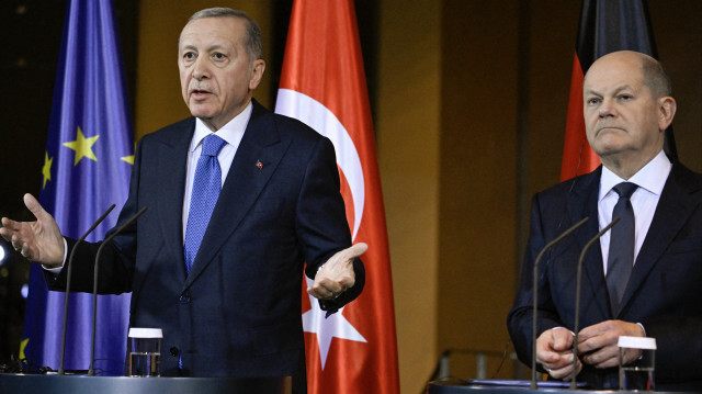 Le chancelier allemand Olaf Scholz (à droite) et le président turc Recep Tayyip Erdogan donnant une conférence de presse commune avant leurs entretiens à la Chancellerie à Berlin, le 17 novembre 2023. Crédit Photo: Tobias SCHWARZ / AFP

