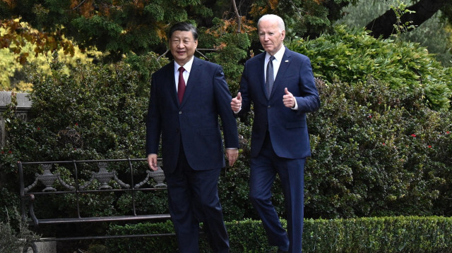 Le président américain Joe Biden (à droite) et le président chinois Xi Jinping marchant ensemble après une réunion lors de la semaine des dirigeants de la Coopération économique pour l'Asie-Pacifique (APEC) à Woodside, en Californie, le 15 novembre 2023. Crédit Photo: BRENDAN SMIALOWSKI / AFP