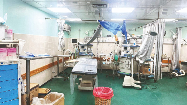 Filistin Kızılayı, Gazze Şeridi’nin kuzeyinde yer alan El-Ehli Baptist Hastanesi’ndeki ekiplerinin, İsrail’in yoğun bombardımanı nedeniyle hastanede mahsur kaldığını bildirerek acil müdahale talep etti.