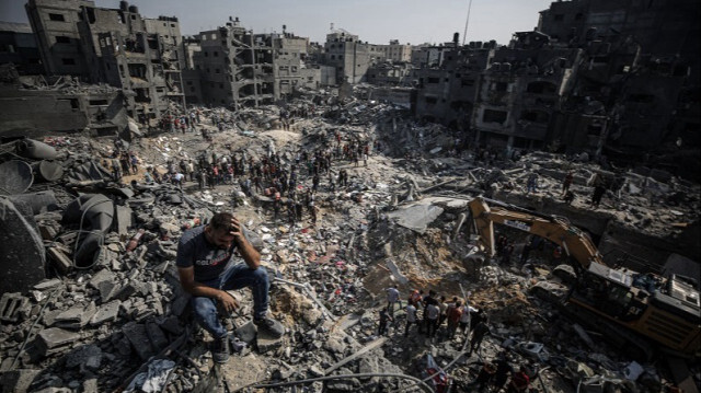 Le deuxième bombardement de l'armée israélienne au cours des dernières 24 heures dans le camp de réfugiés de Jabalia dans la ville de Gaza le 01 novembre 2023. Crédit photo: AA