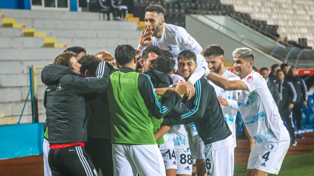 Erzurumsporlu futbolcuların tur sevinci