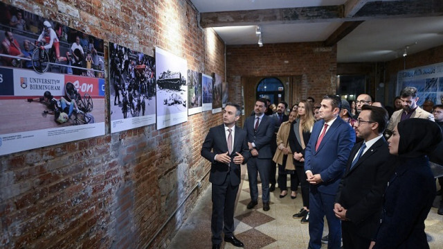 La deuxième exposition de l'année des Istanbul Photo Awards 2023, le concours international de photographie d'actualité organisé par l'Agence Anadolu (AA), a rassemblé des amateurs d'art à New York le 2 novembre 2023. Crédit photo: AA