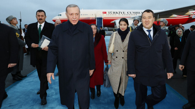 Cumhurbaşkanı Erdoğan'ı Kazakistan Başbakanı Alikhan Smailov karşıladı.