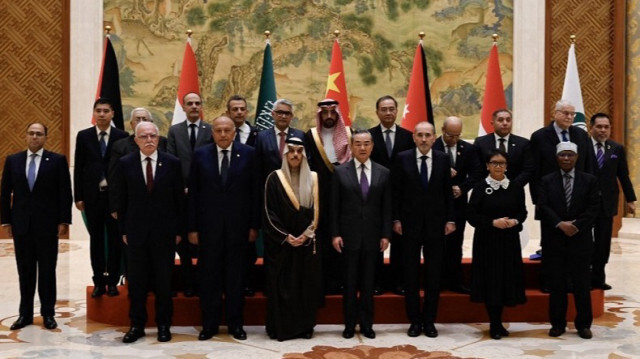 Rencontre entre des ministres des Affaires étrangères des principaux pays membres de l'Organisation de la coopération islamique (OCI) et le Ministre des Affaires Etrangères de la Chine, Wang Yi, le 20 novembre 2023. Crédit photo: PEDRO PARDO / AFP