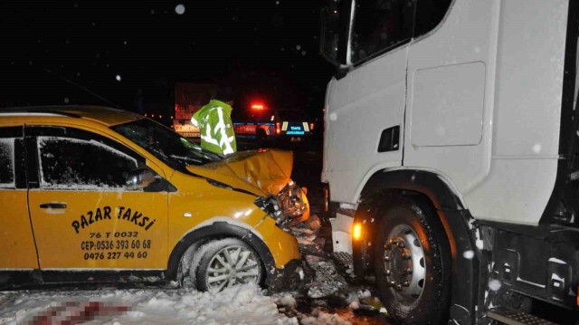 Kaza nedeniyle yolda trafik bir süre tek şeritten verilirken, olayla ilgili soruşturma başlatıldı.