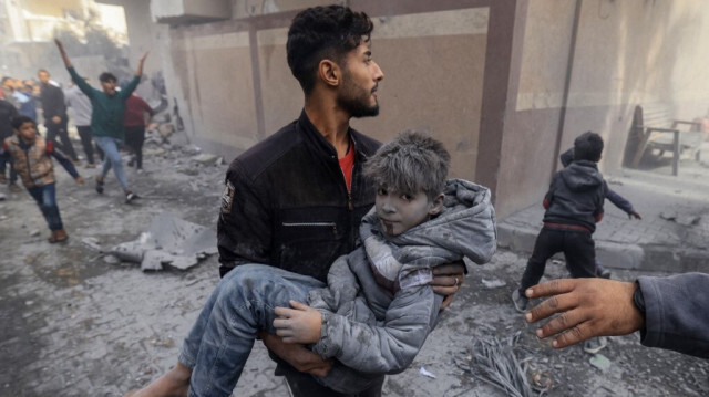 Un enfant Palestinien blessé lors d'une frappe israélienne à Rafah, dans le sud de la Bande de Gaza, le 20 novembre 2023. Crédit photo: MAHMUD HAMS / AFP
