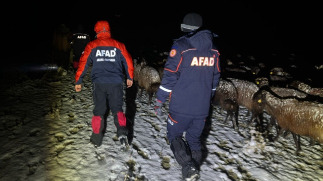 Soğuk hava nedeniyle ayakları donan bir çoban, sağlık ekipleri tarafından tedavi altına alındı.