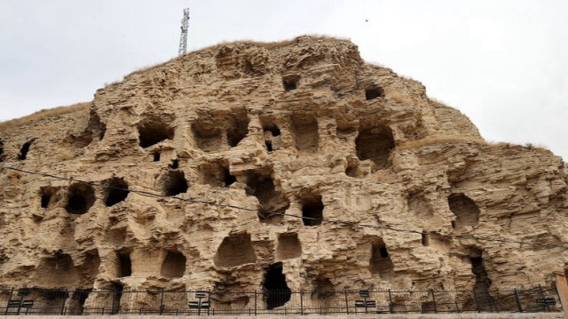 Les grottes rocheuses en forme d'immeubles d'appartements, à Sivas en Turkiye, le 21 novembre 2023. Crédit photo: AA