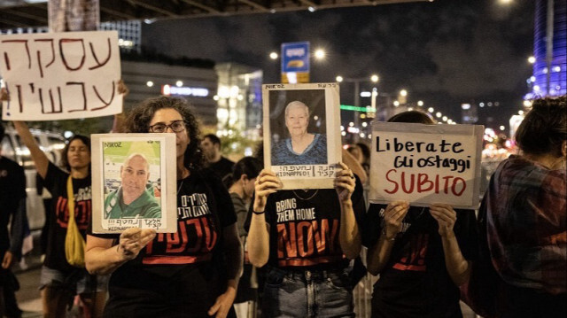 Les proches des prisonniers israéliens manifestent contre le gouvernement israélien, le 18 novembre 2023. Crédit photo: AA