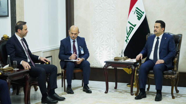 Enerji ve Tabii Kaynaklar Bakanı Alparslan Bayraktar (solda), çeşitli ziyaretleri kapsamında gittiği Irak'ın başkenti Bağdat'ta, Irak Başbakanı Muhammed Şiya es-Sudani (sağda) tarafından kabul edildi. Bayraktar ve Sudani, heyetlerarası görüşme gerçekleştirdi.

