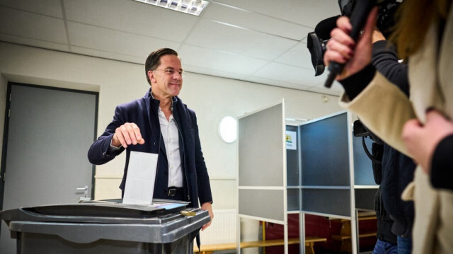 Le Premier ministre néerlandais sortant, Mark Rutte, vote pour les élections législatives dans un bureau de vote à La Haye, le 22 novembre 2023. Crédit photo: PHIL NIJHUIS / ANP / AFP
