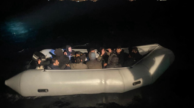 Düzensiz göçmenler, işlemlerinin ardından İl Göç İdaresi Müdürlüğüne teslim edildi.