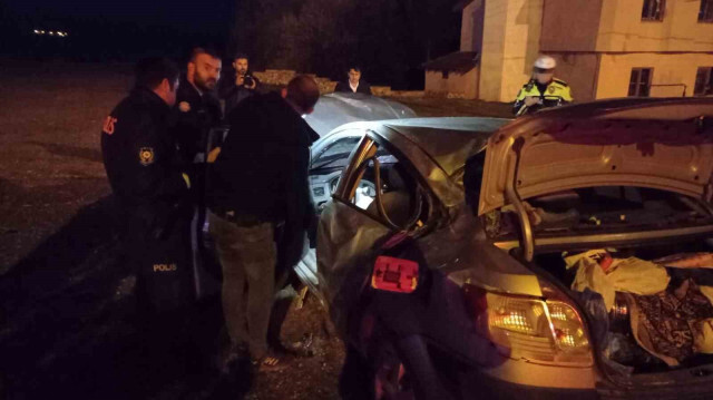 
Sivas'ta eşini darbettiği iddia edilen kişi trafik kazasında yaralandı