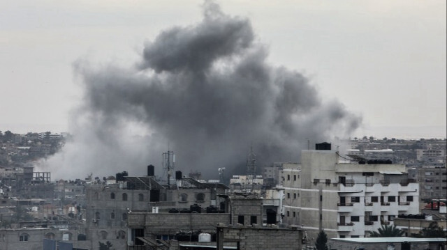 Une fumée dense s'élève alors que les attaques israéliennes se poursuivent à Gaz, le 22 novembre 2023. Crédit photo: AA